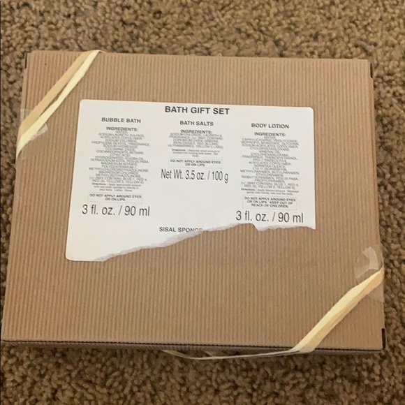 Bath Gift Set - Picture 2 of 2